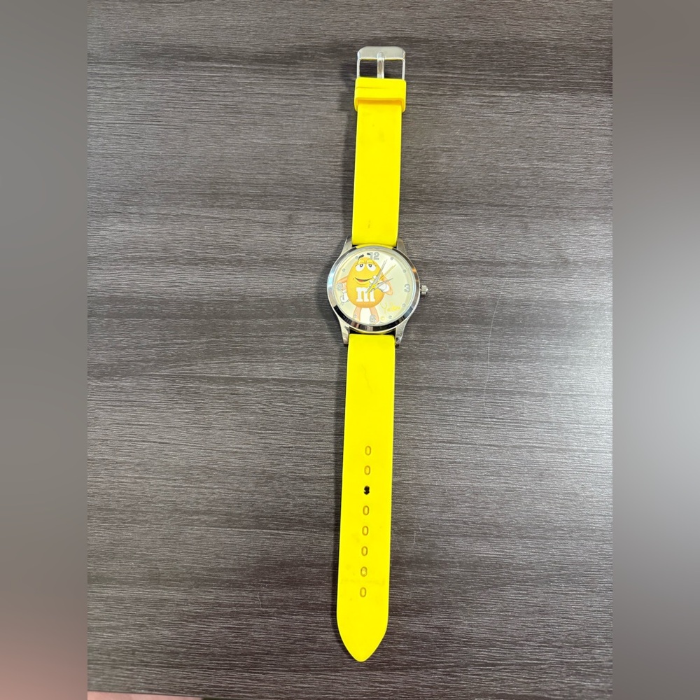 2008 Yellow M&Ms Collectable Watch - Picture 5 of 5